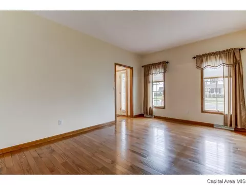 2304 Burgess Dr, Springfield, IL 62711 photo 3