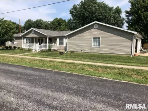 114 W Charles, Bluffs, IL 62621 photo 1