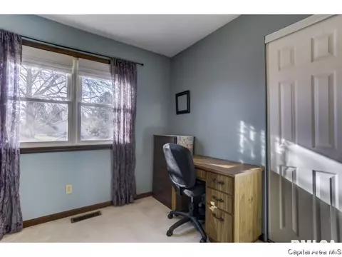 2001 Stockton, Springfield, IL 62703 photo 18