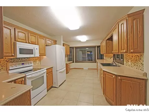 11 Beacon Ridge Dr, Springfield, IL 62711 photo 4