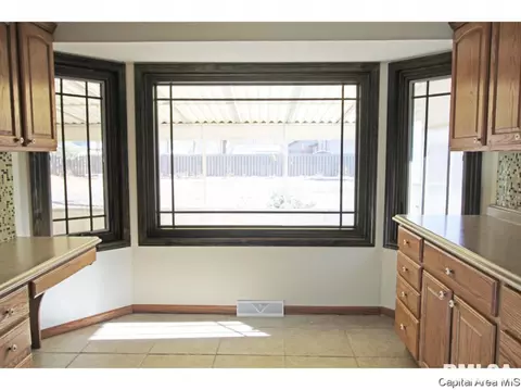 11 Beacon Ridge Dr, Springfield, IL 62711 photo 9