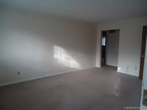 2107 Lexington Dr, Springfield, IL 62704 photo 3