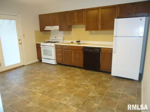 2107 Lexington Dr, Springfield, IL 62704 photo 2