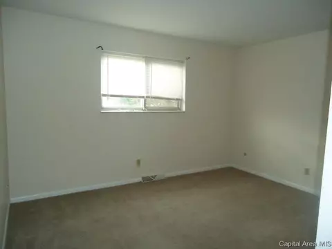 2107 Lexington Dr, Springfield, IL 62704 photo 5