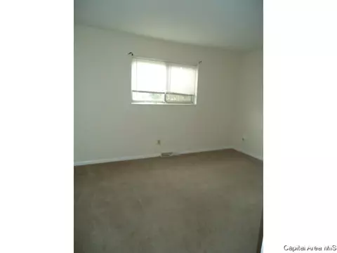 2107 Lexington Dr, Springfield, IL 62704 photo 4