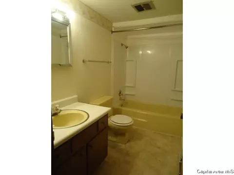 2107 Lexington Dr, Springfield, IL 62704 photo 8