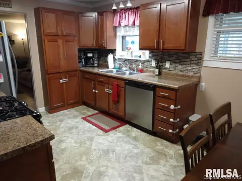 2116 N 22nd St, Springfield, IL 62702 photo 5