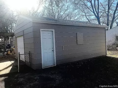905 S 24th St, Springfield, IL 62703 photo 2