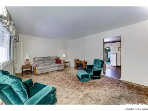 1346 Valley Dr, Springfield, IL 62702 photo 4