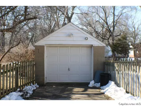 1235 N Ledlie Ave, Springfield, IL 62702 photo 14