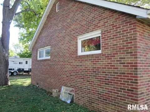 5 And 9 Branford Ct, Springfield, IL 62703 photo 4