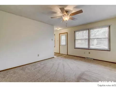 104 W Hawkeye Way, Springfield, IL 62707 photo 5