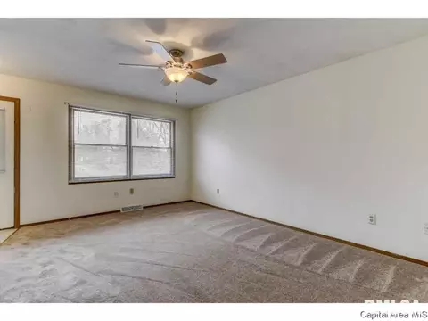 104 W Hawkeye Way, Springfield, IL 62707 photo 4