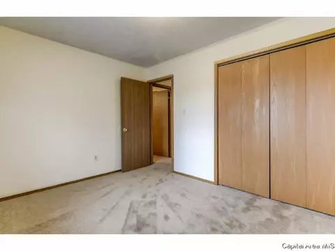 104 W Hawkeye Way, Springfield, IL 62707 photo 14