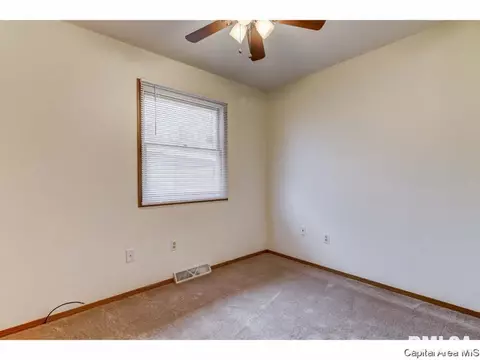 104 W Hawkeye Way, Springfield, IL 62707 photo 17