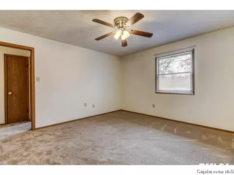 104 W Hawkeye Way, Springfield, IL 62707 photo 24