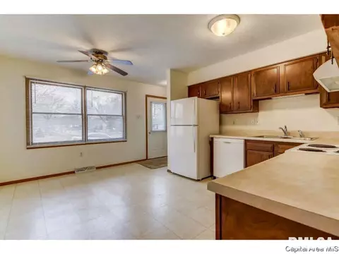 104 W Hawkeye Way, Springfield, IL 62707 photo 8