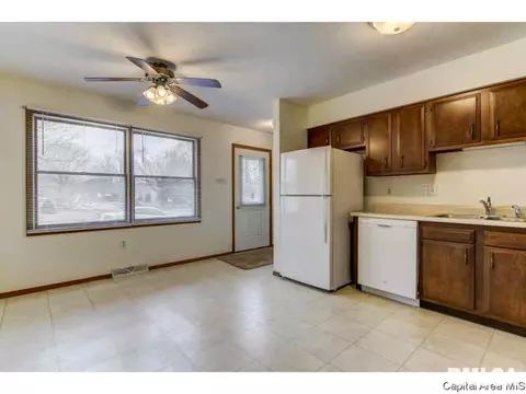 104 W Hawkeye Way, Springfield, IL 62707 photo 9