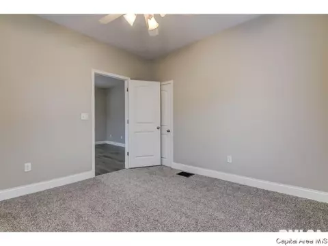 1145 Kings Hwy, Springfield, IL 62702 photo 10
