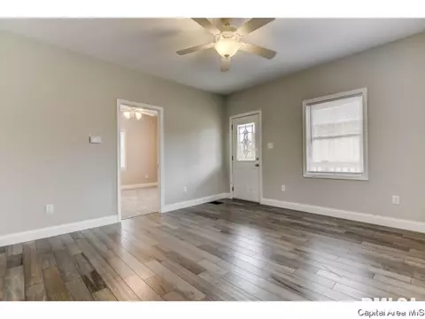 1145 Kings Hwy, Springfield, IL 62702 photo 2