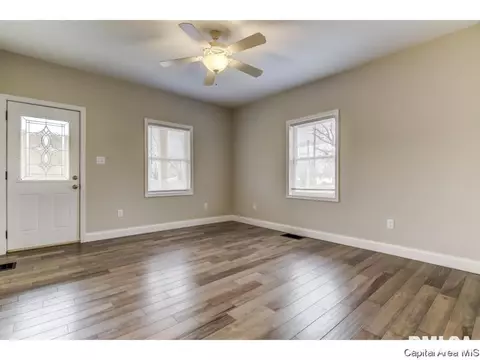 1145 Kings Hwy, Springfield, IL 62702 photo 5