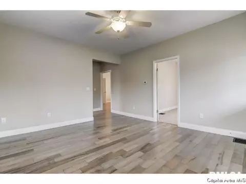 1145 Kings Hwy, Springfield, IL 62702 photo 3