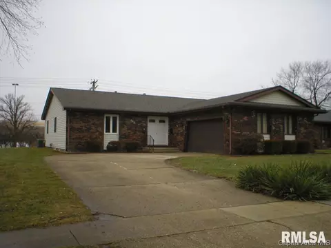 2921 Interlacken Dr, Springfield, IL 62704 photo 2