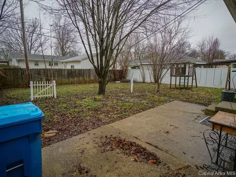 1637 N 19th St, Springfield, IL 62702 photo 2
