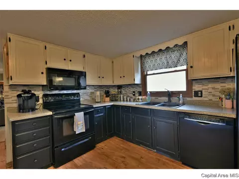 3104 Temple Dr, Springfield, IL 62704 photo 5