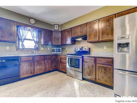 2024 Croydon Ave, Springfield, IL 62703 photo 2