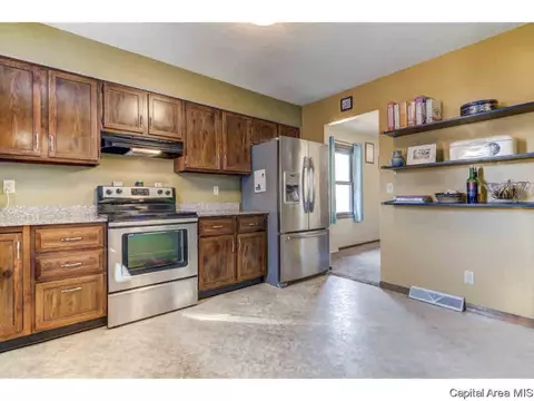2024 Croydon Ave, Springfield, IL 62703 photo 3