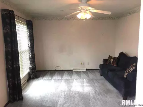 2413 Stokebridge Rd, Springfield, IL 62702 photo 8