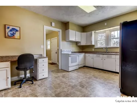 2745 E Sangamon Ave, Springfield, IL 62702 photo 6