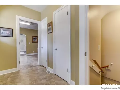 2745 E Sangamon Ave, Springfield, IL 62702 photo 4
