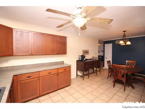 15 Eton Ct, Springfield, IL 62702 photo 7
