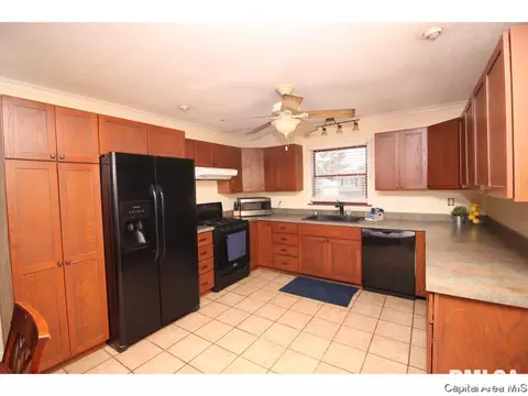 15 Eton Ct, Springfield, IL 62702 photo 6