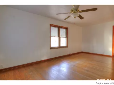 1925 E Kys, Springfield, IL 62702 photo 2