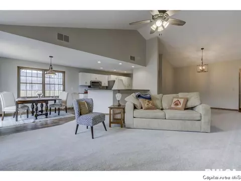 2212 Renwick Dr, Springfield, IL 62704 photo 6