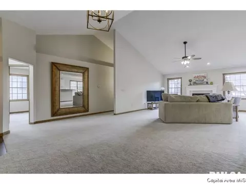 2212 Renwick Dr, Springfield, IL 62704 photo 4