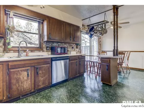 2475 Arrowhead Dr, Springfield, IL 62702 photo 9