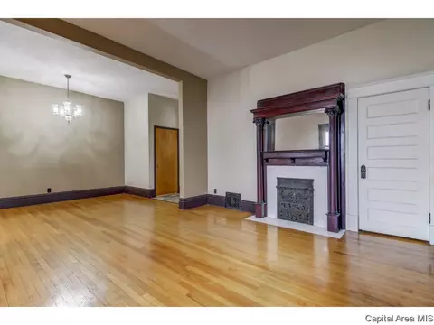 823 S Walnut St, Springfield, IL 62704 photo 3