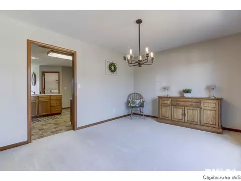 2105 Burgess Dr, Springfield, IL 62711 photo 21