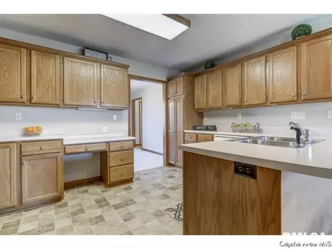 2105 Burgess Dr, Springfield, IL 62711 photo 18