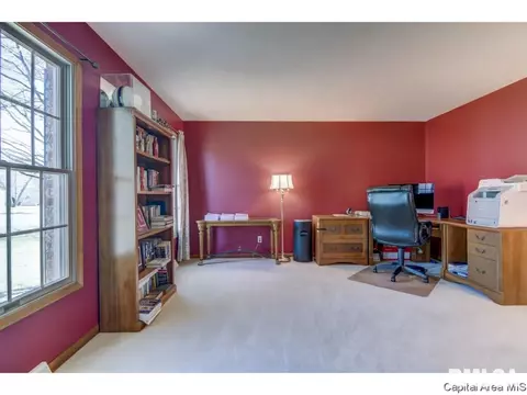 2105 Burgess Dr, Springfield, IL 62711 photo 9