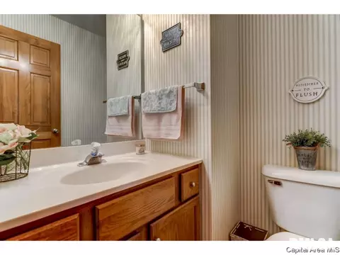 2105 Burgess Dr, Springfield, IL 62711 photo 23
