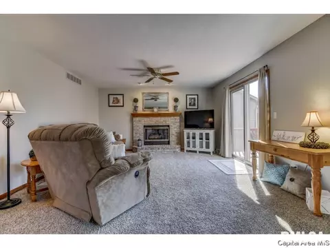 2105 Burgess Dr, Springfield, IL 62711 photo 11