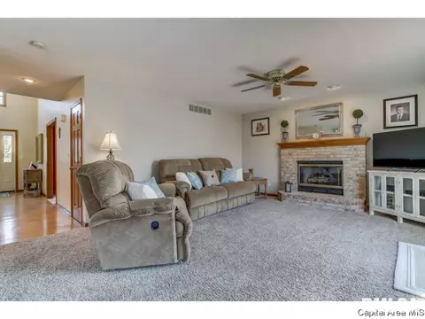 2105 Burgess Dr, Springfield, IL 62711 photo 10
