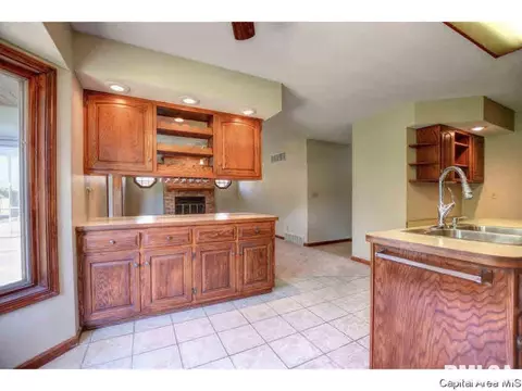 3516 Persimmon Dr, Springfield, IL 62712 photo 7