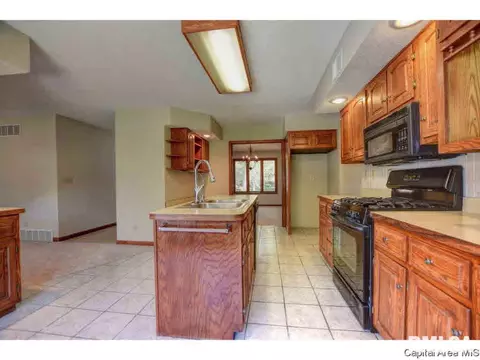 3516 Persimmon Dr, Springfield, IL 62712 photo 8