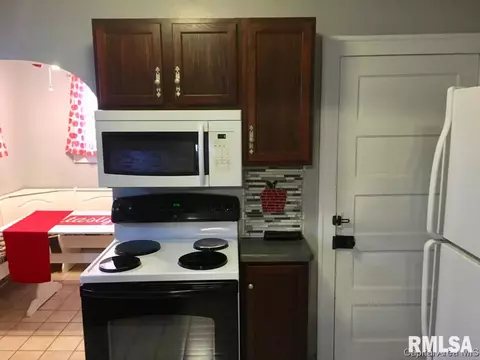 3217 S 3rd St, Springfield, IL 62703 photo 3